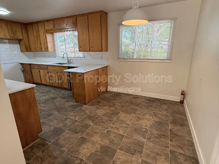 1317 Espanola St NE — Photo 11