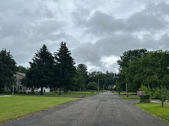 4th image of 37 Deborah Ln