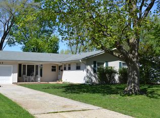 252 Commanche Ln, Carol Stream, IL 60139