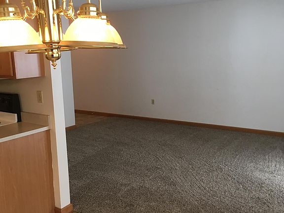 Dining Rm to Family Rm