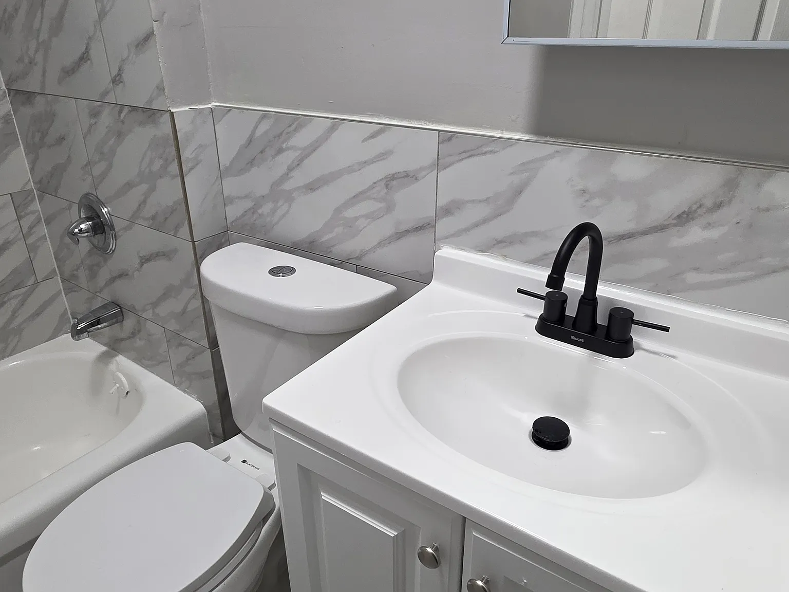 3 bed, 1000 sqft, $2,400 — Photo 3