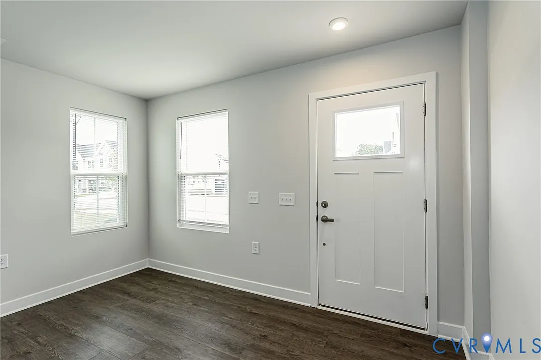 3 bed, 2.5 bath, 1670 sqft, $2,500 — Photo 2