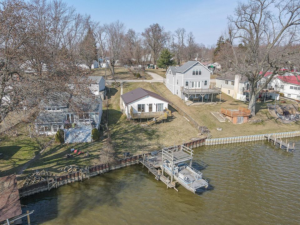 1st image of 119 SE Lakeview Dr