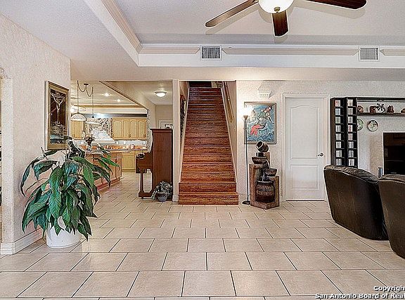 3rd image of 700 Canyon Springs Dr