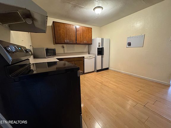 2nd image of 709 Fowler St