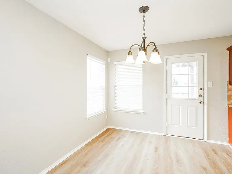 5828 Ridge Lake Dr — Photo 6