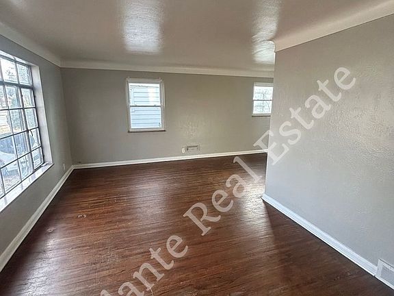5th image of 3811 Wallwerth Dr #1
