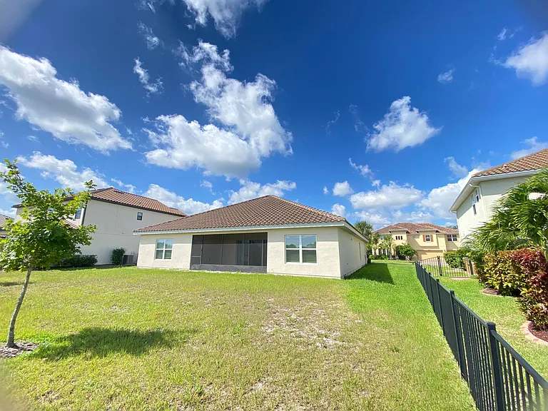 2751 Rialto Ct — Photo 6