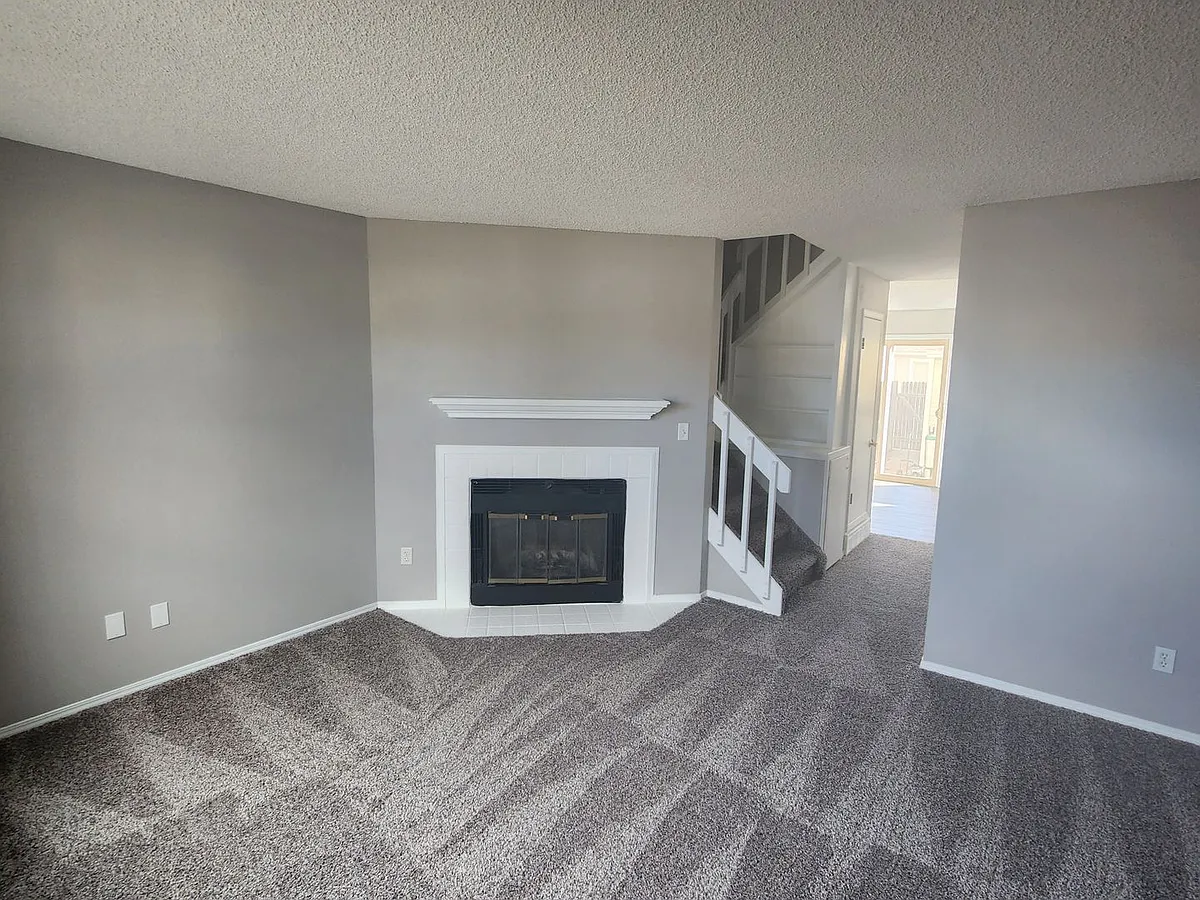 Building Photo - 8069 Lexington Park Dr