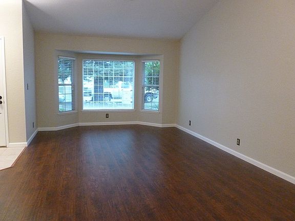 4th image of 2303 Aldridge Ln