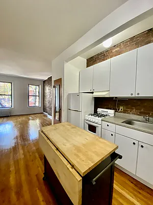 Rented by CMV Realty Inc. | media 18