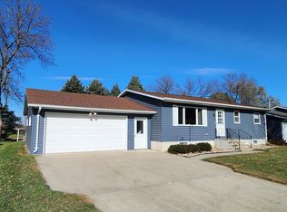 905 2nd St NW, Pipestone, MN 56164