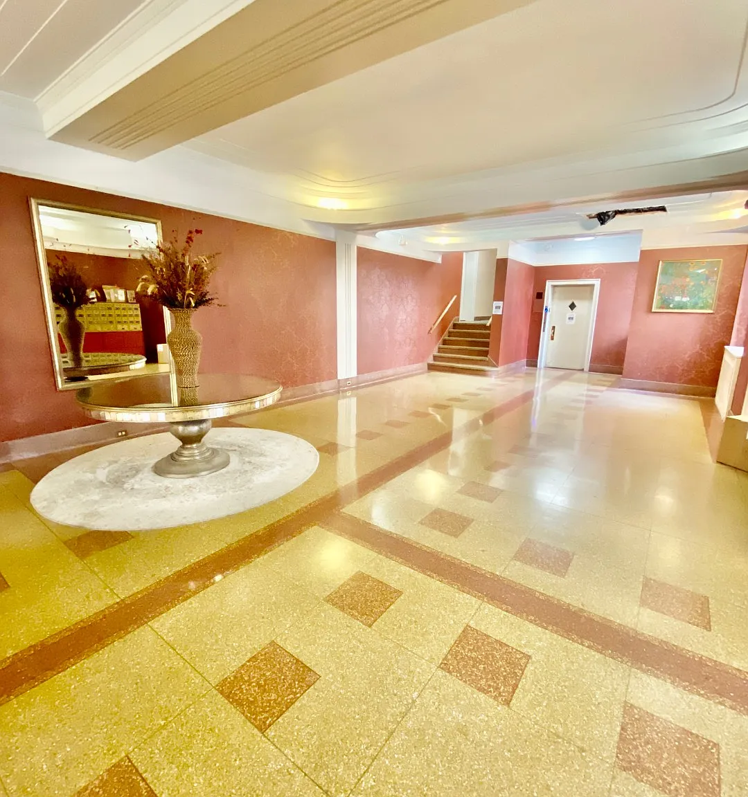 256 Martine Ave — Photo 2