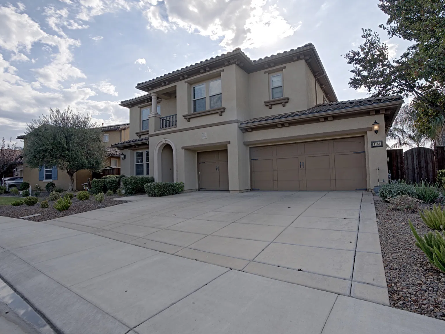 4 bed, 3.5 bath, 3284 sqft, $4,200 — Photo 4
