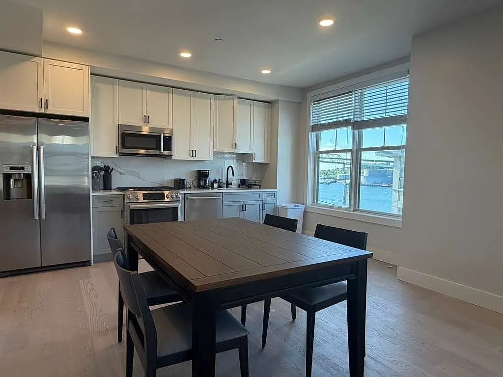 2 bed, 2.0 bath, 965 sqft, $3,245 — Photo 1