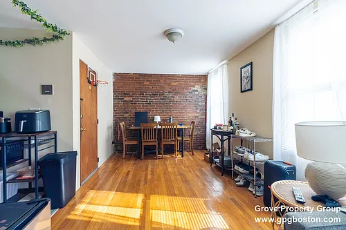 218 W 8th St #2 Photo 1