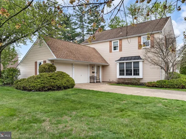 878 Waterford Dr, Delran, NJ 08075