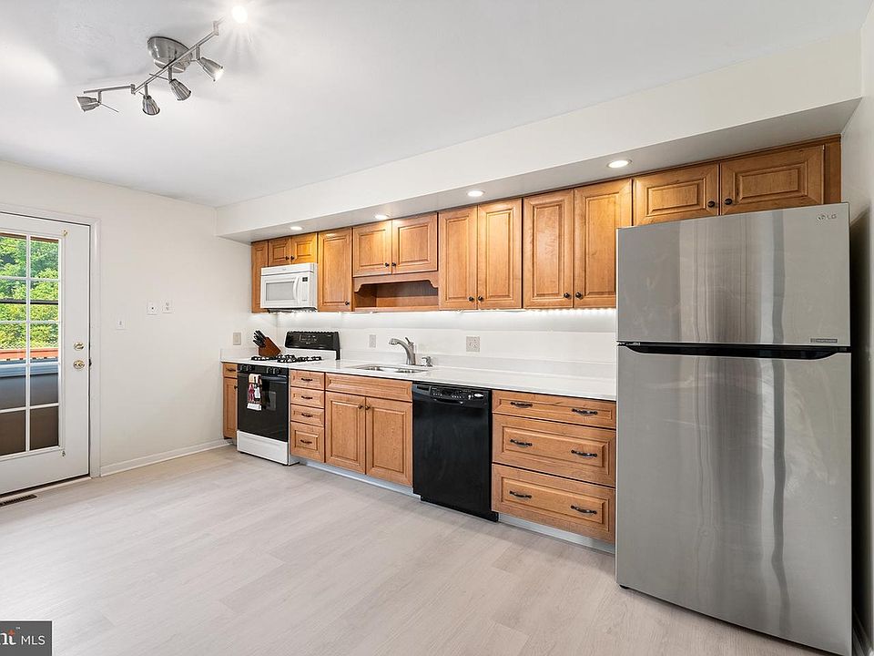 2nd image of 2741 Chinchilla Dr