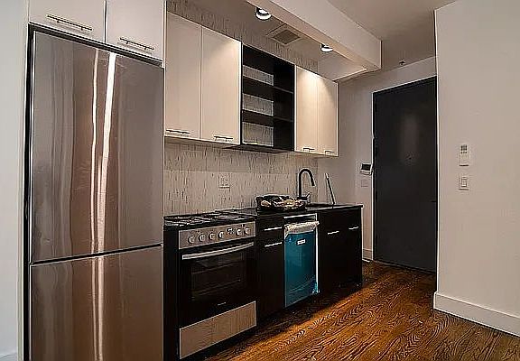 3rd image of 194 Scholes St #1A