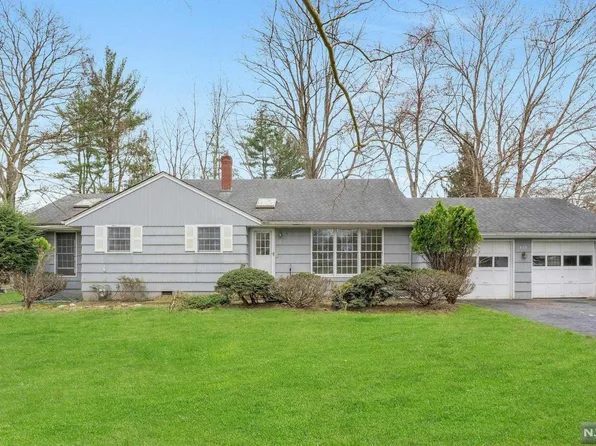 625 Blakeney Pl, River Vale, NJ 07675