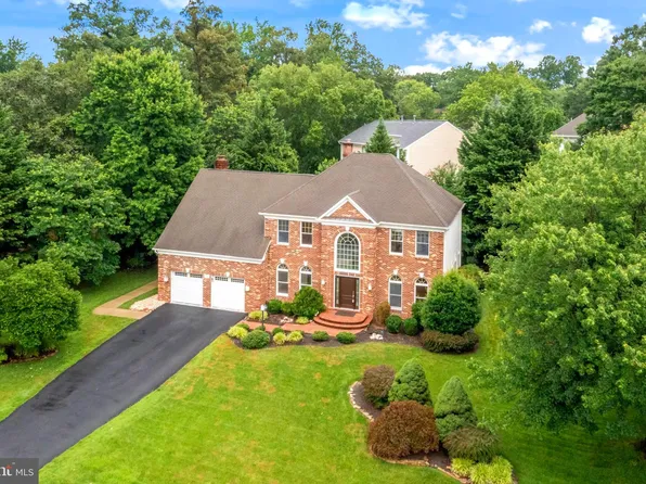 8126 Haddington Ct, Fairfax Station, VA 22039