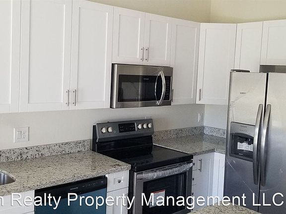 3rd image of 3313 SW 8th Pl #206