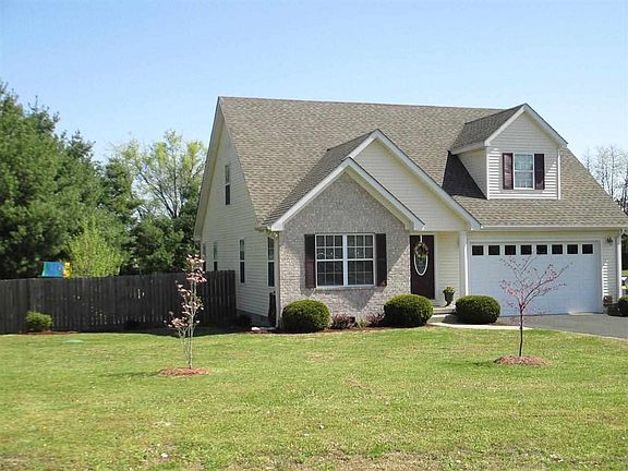 2nd image of 210 Evergreen Ct
