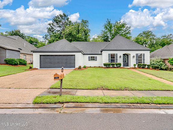 3rd image of 172 Hartfield Dr