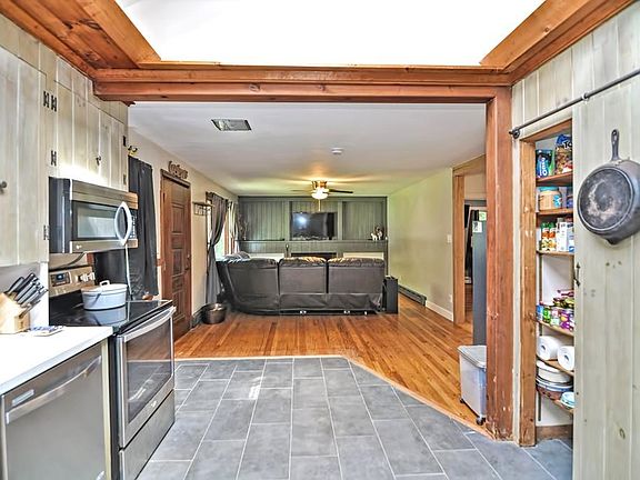 4th image of 208 Lakewood Dr