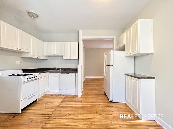 4th image of 3724.5 N Pine Grove Ave #W1