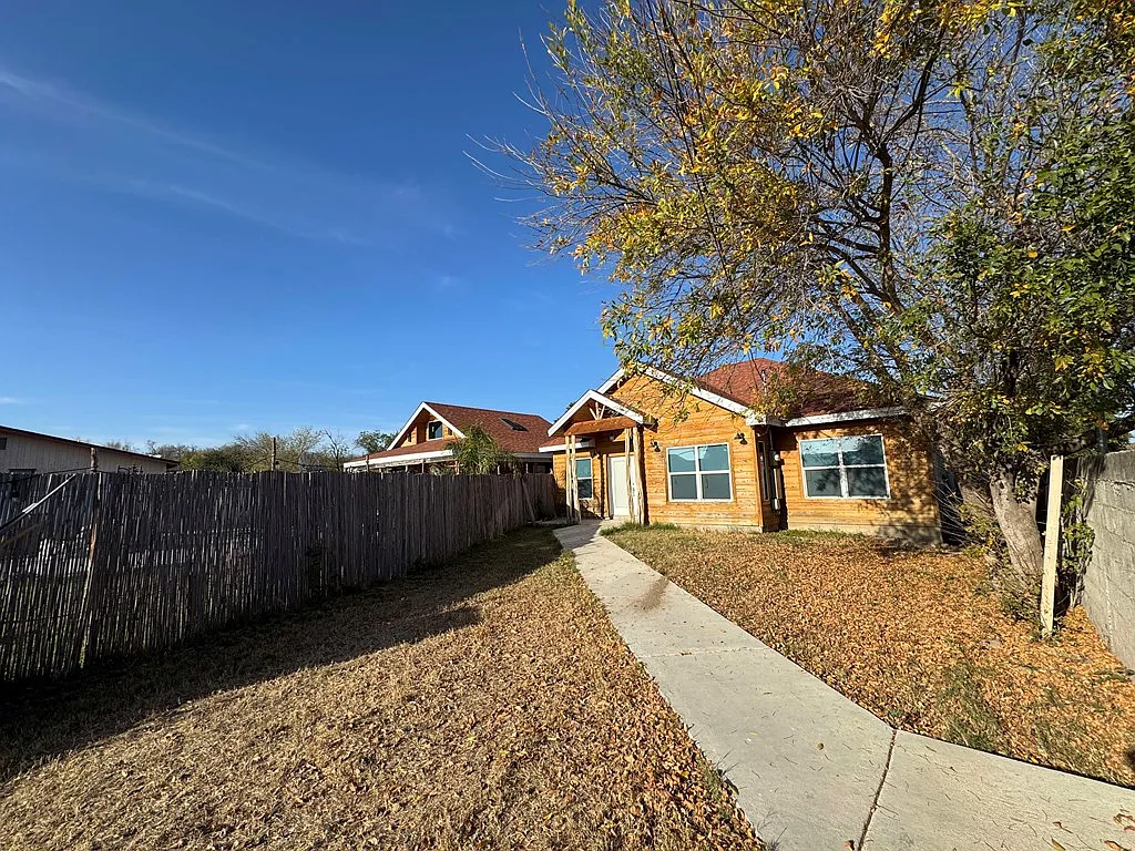 Building Photo - 4122 Dalia St