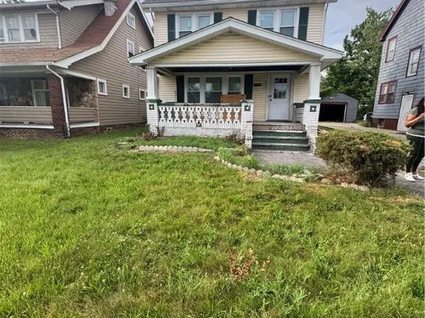 13715 Thornhurst Ave, Garfield Heights, OH 44105