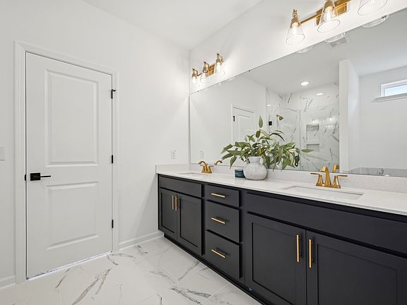 Crescent Mills - Leland Interior Image 2