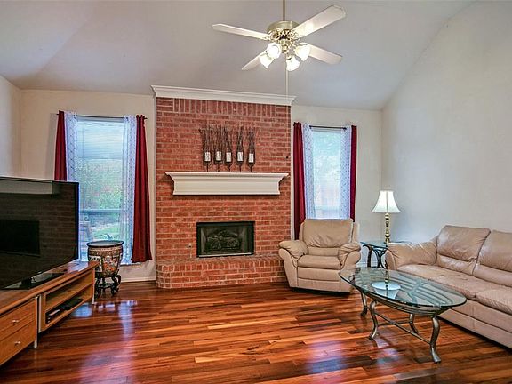 5th image of 3532 Briargrove Ln