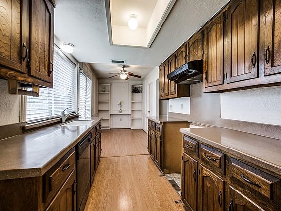 5th image of 1609 San Antonio Ln
