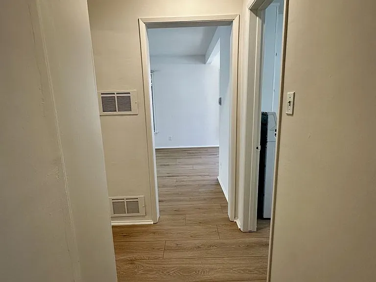 340 N Isabel St — Photo 17