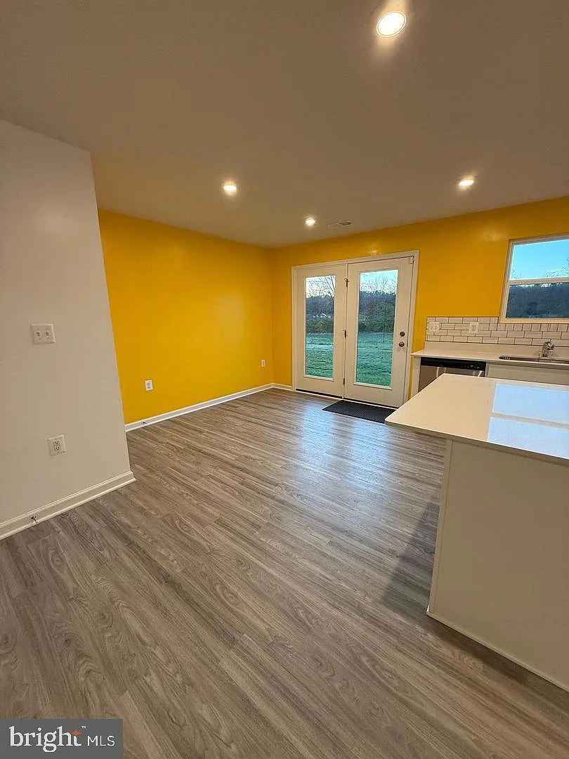 3 bed, 2.5 bath, 1470 sqft, $2,200 — Photo 4
