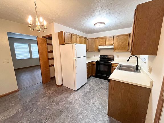4th image of 115-121 McGrew Dr #115