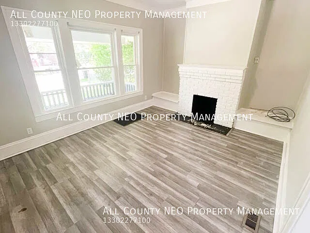 Spacious 3-Bedroom Home with Victorian Charm in Brooklyn Centre! — Photo 3