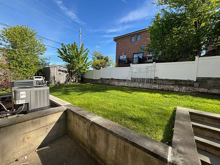 89 W Palisades Blvd #1 — Photo 22