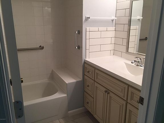 5th image of 4715 Lake Waterford Way APT 1-105