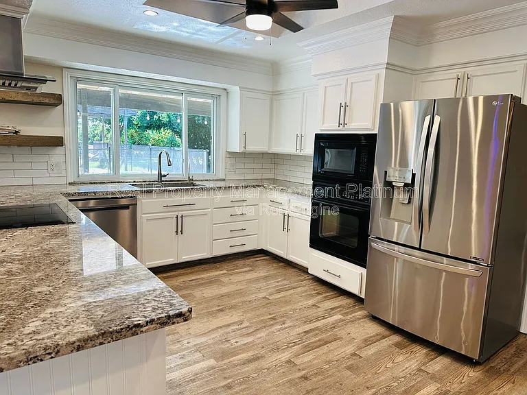 9077 N Fowler Ave — Photo 1