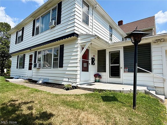 3rd image of 526 N Firestone Blvd