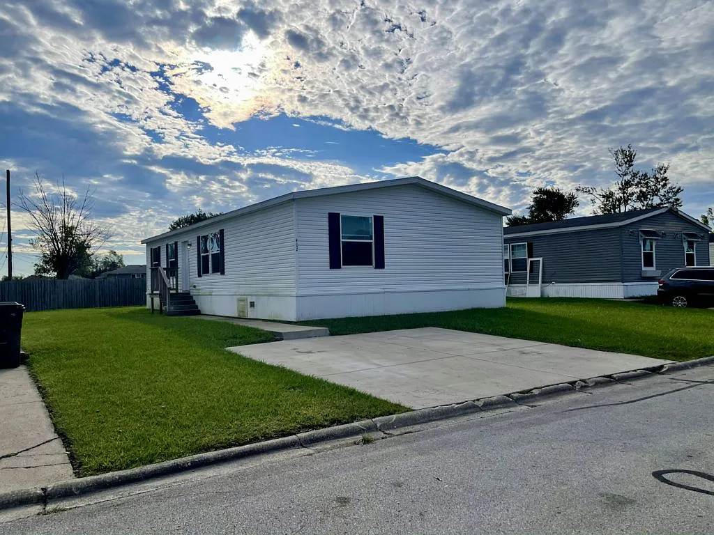 3 bed, 1456 sqft, $1,600 — Photo 2