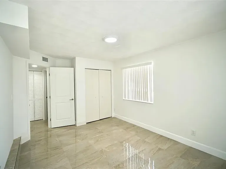 2205 A E Isaacs Ave W — Photo 13