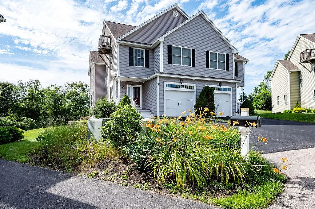 3 bed, 2.5 bath, 2540 sqft, $4,000 — Photo 1
