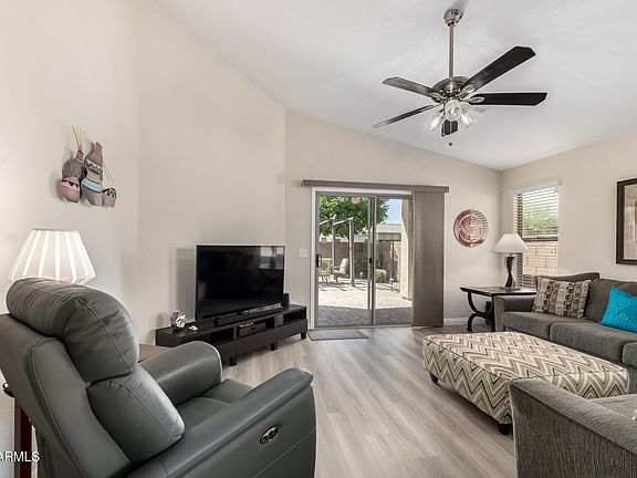 3rd image of 41737 W SOMERSET Drive