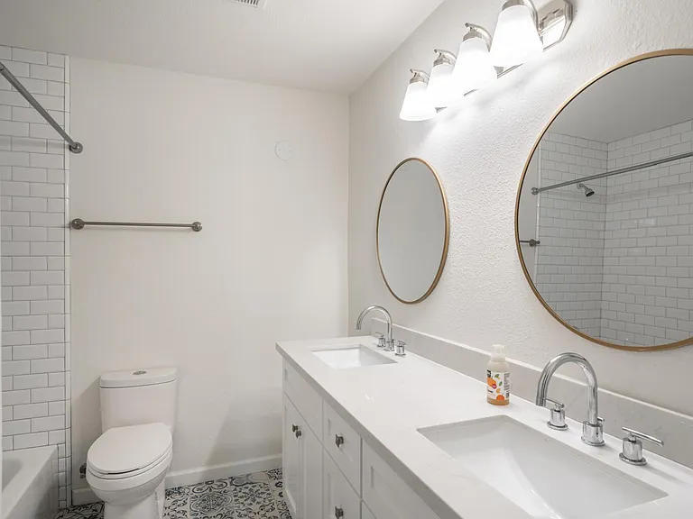 116 W Geneva Dr — Photo 19