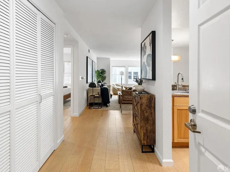 1880 Steiner St #208 — Photo 16