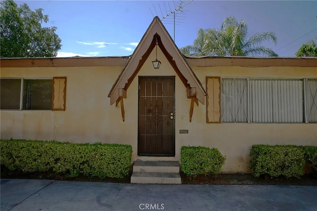 2 bed, 1.0 bath, 850 sqft, $2,300 — Photo 2